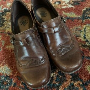 Women’s slip on’s. 7.5 in Brown.